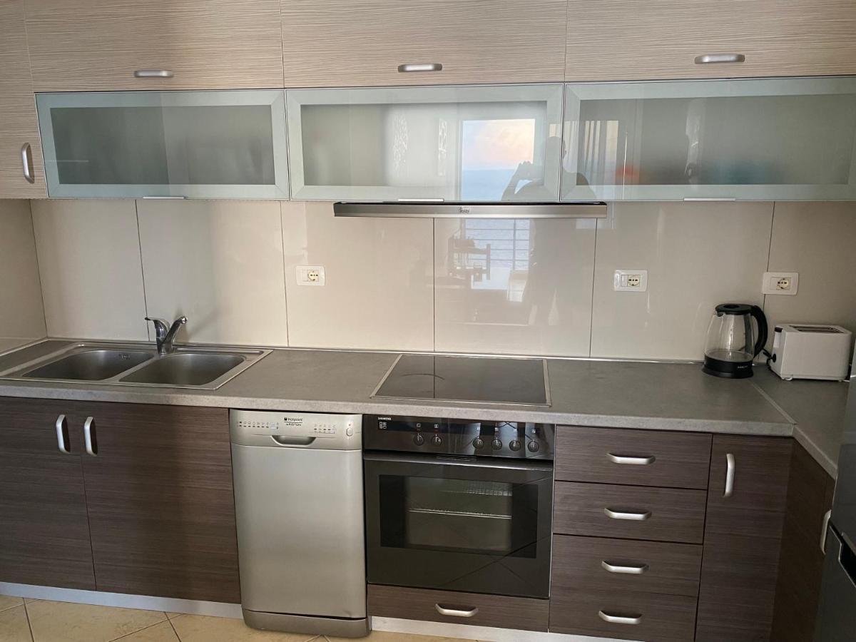 Apartment With Huge Sea View Balcony ساراندا المظهر الخارجي الصورة